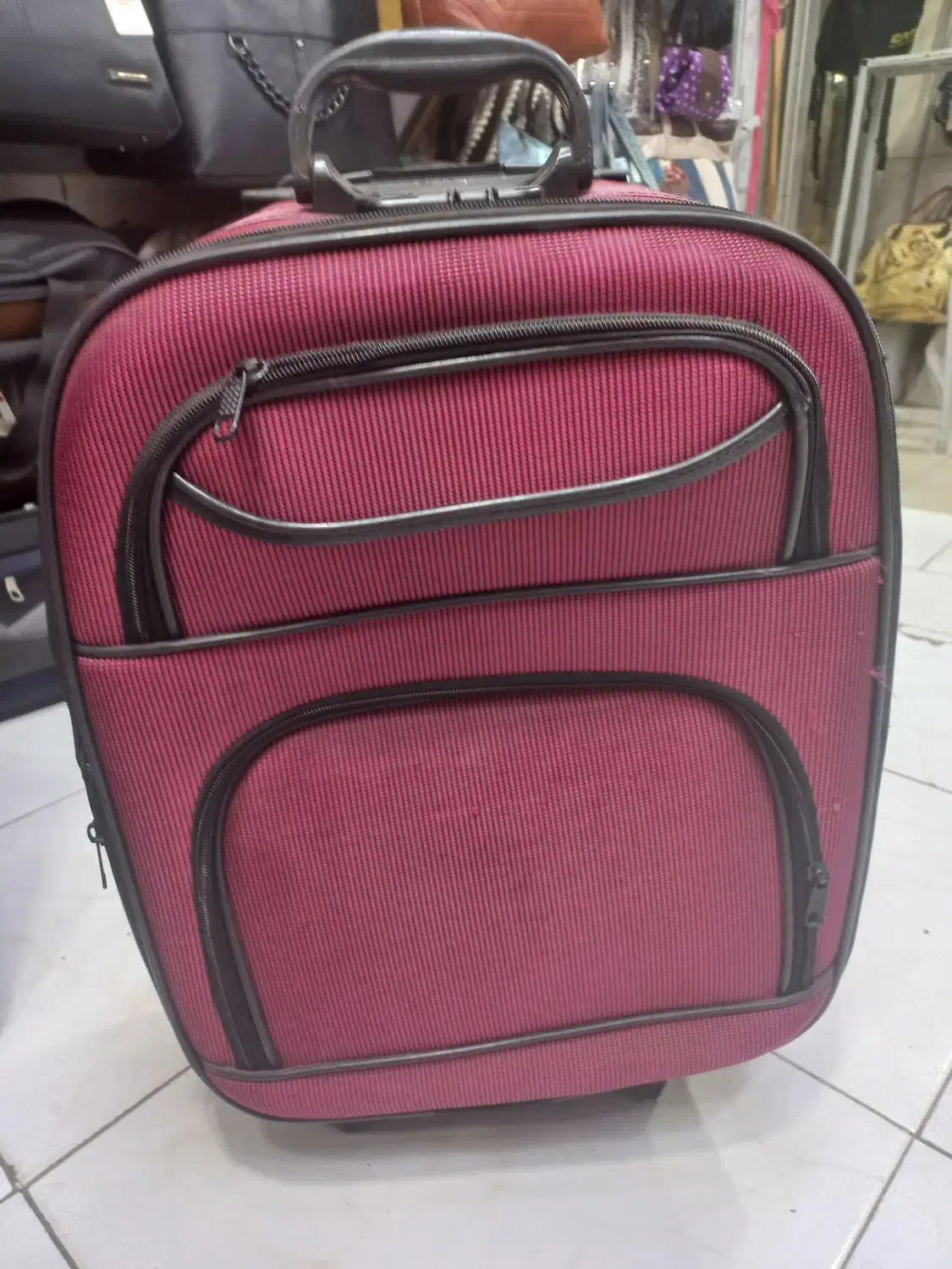 چمدان|کیف، کفش، کمربند|نیشابور, امام|دیوار