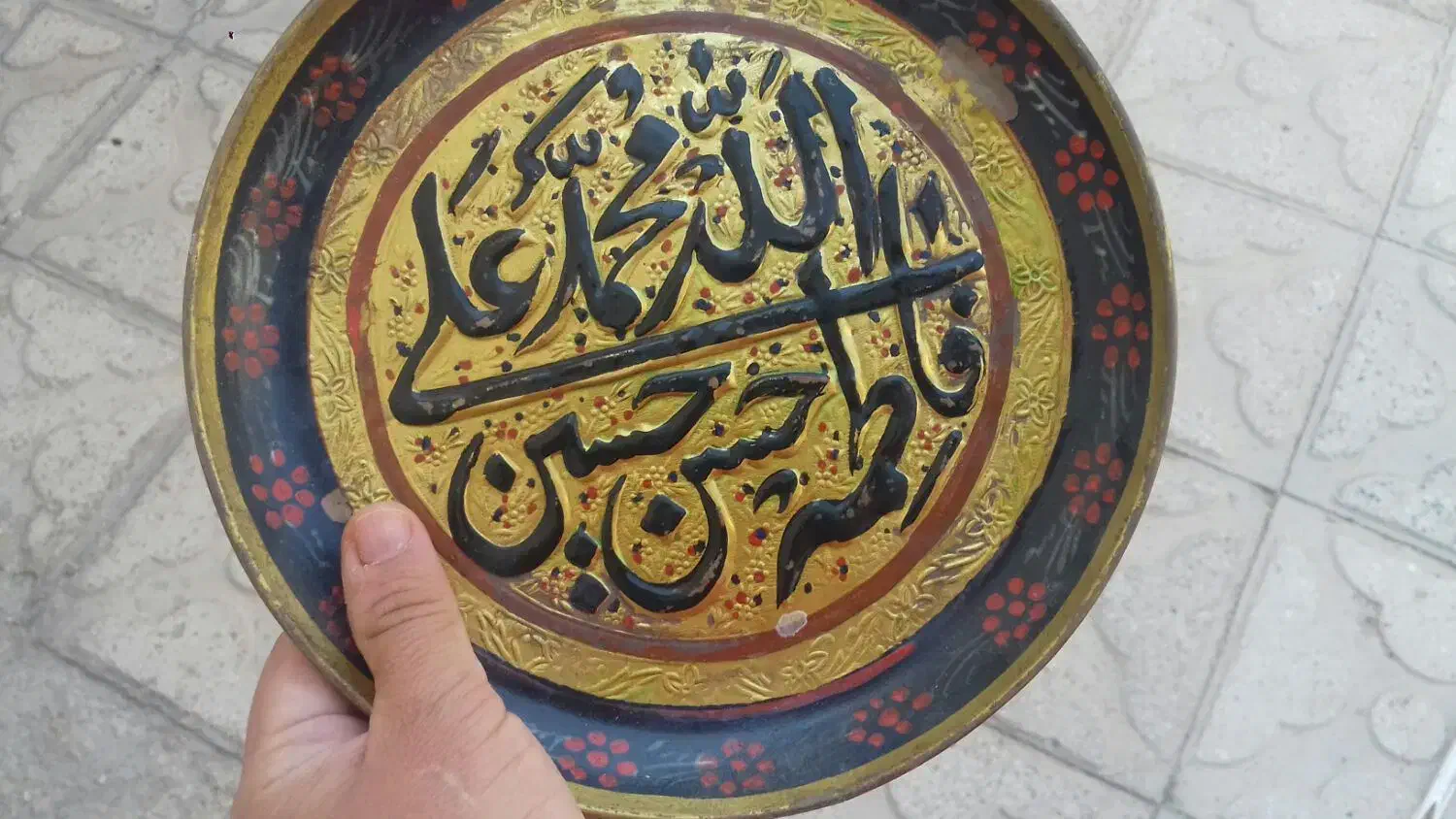 دیوار کویب برنجی منقش به پنج تن .|صنایع دستی و سایر لوازم تزئینی|شیراز, امام حسین|دیوار