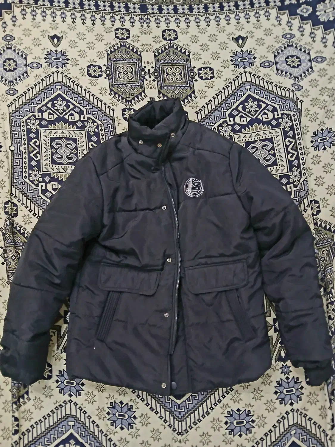 کاپشن مشکی|لباس|مشکیندشت, |دیوار