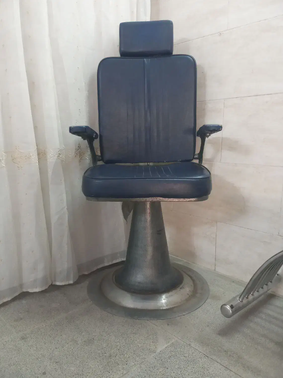 صندلی آرایشگاه|آرایشگاه و سالن‌های زیبایی|یزد, |دیوار