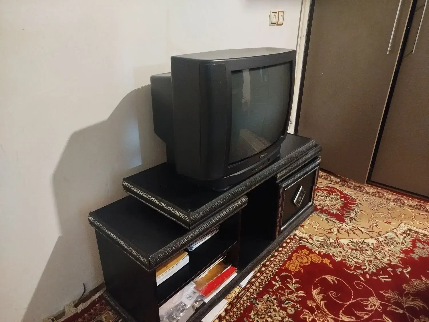 میز و تلویزیون|تلویزیون و پروژکتور|همدان, |دیوار