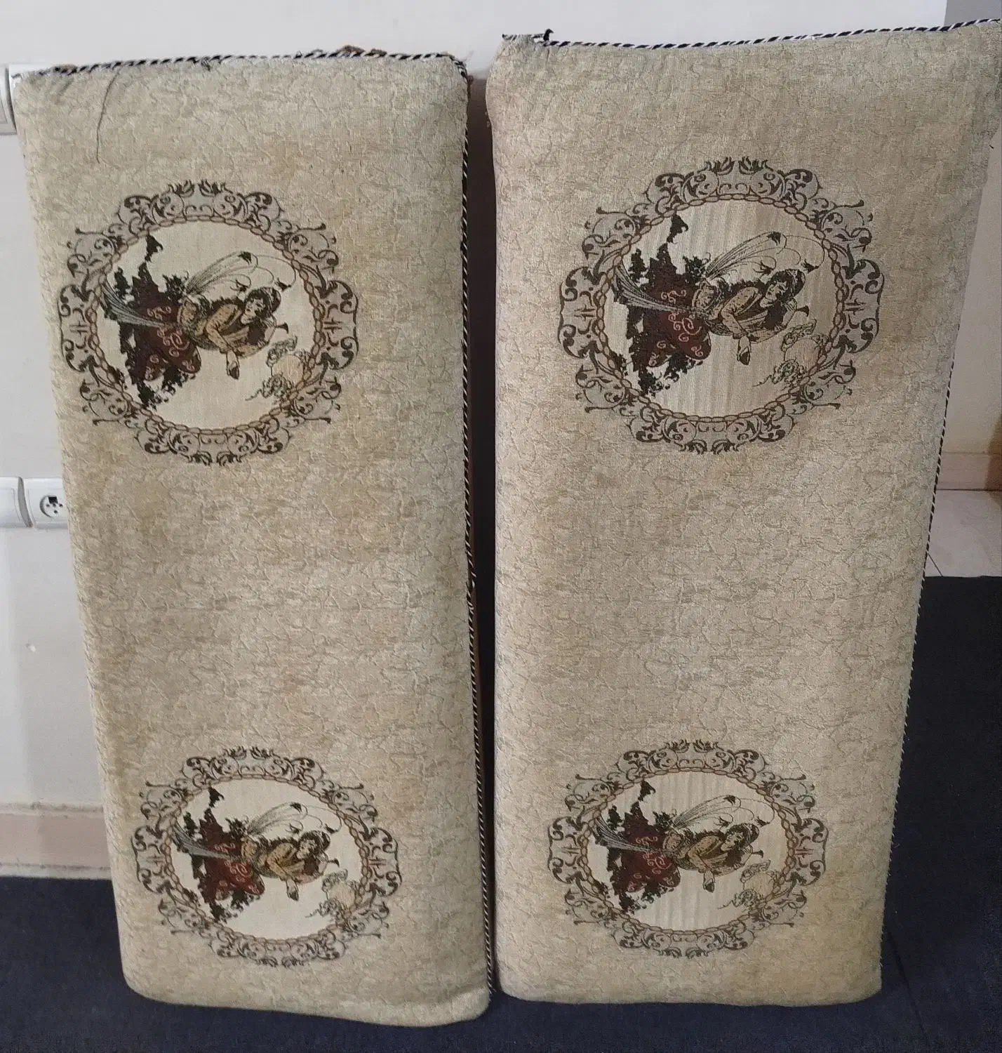 پشتی چهار عدد همه یک رنگ فروشی|پشتی|اهواز, کوی باهنر|دیوار