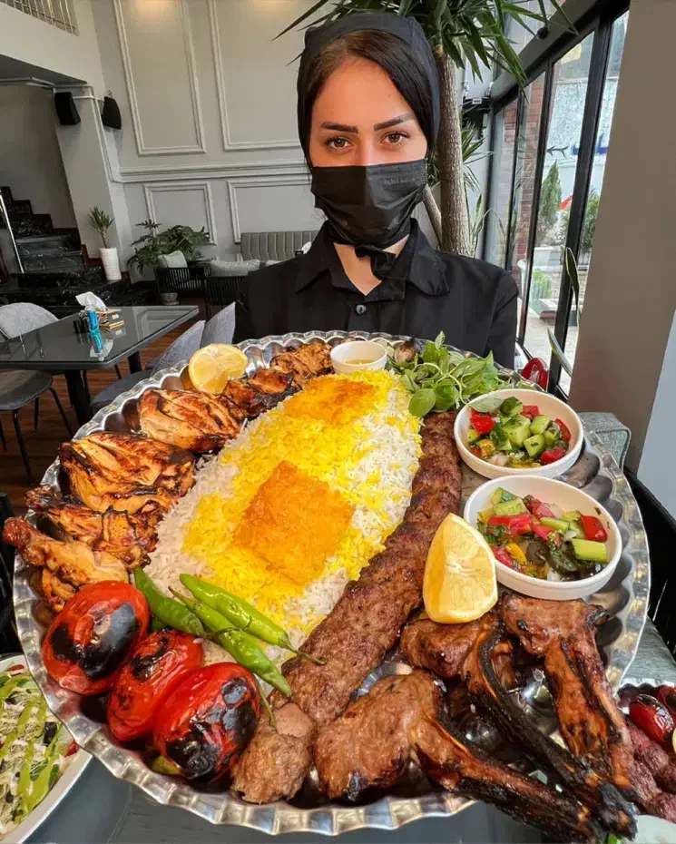 استخدام رستوران زنجیره ای /نیمه و تمام وقت با غذا|استخدام خدمات فروشگاه و رستوران|تهران, تهرانپارس غربی|دیوار