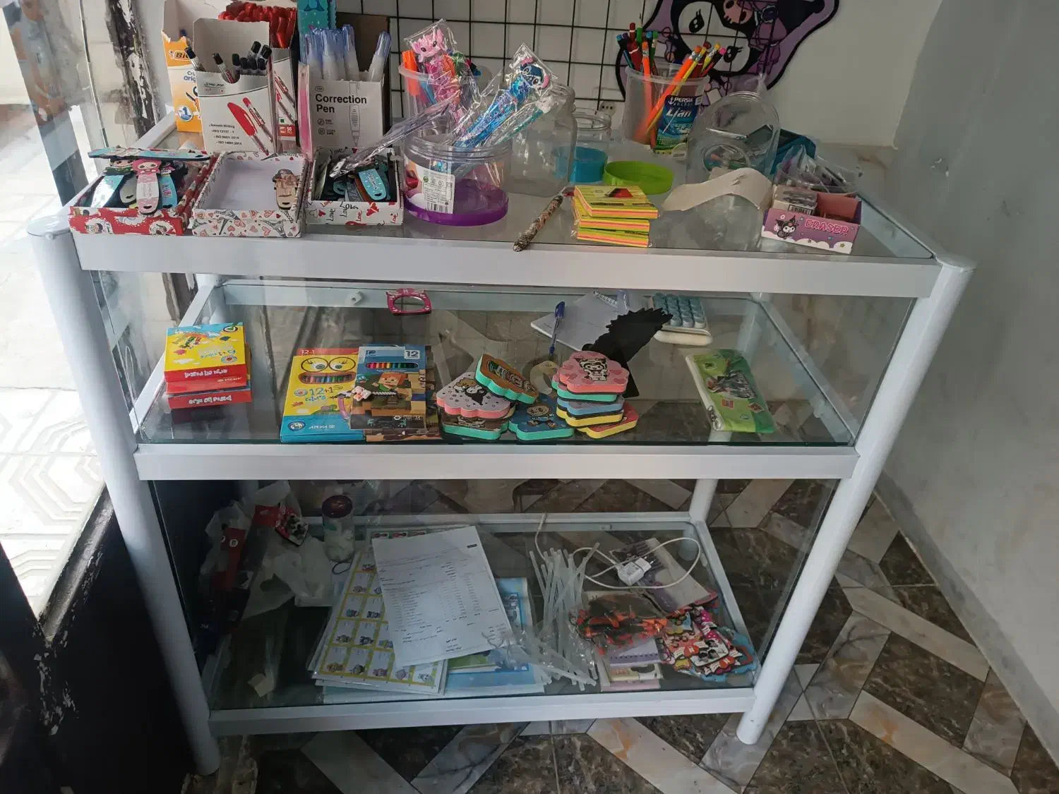 ویترین استند|فروشگاه و مغازه|باقرشهر, |دیوار