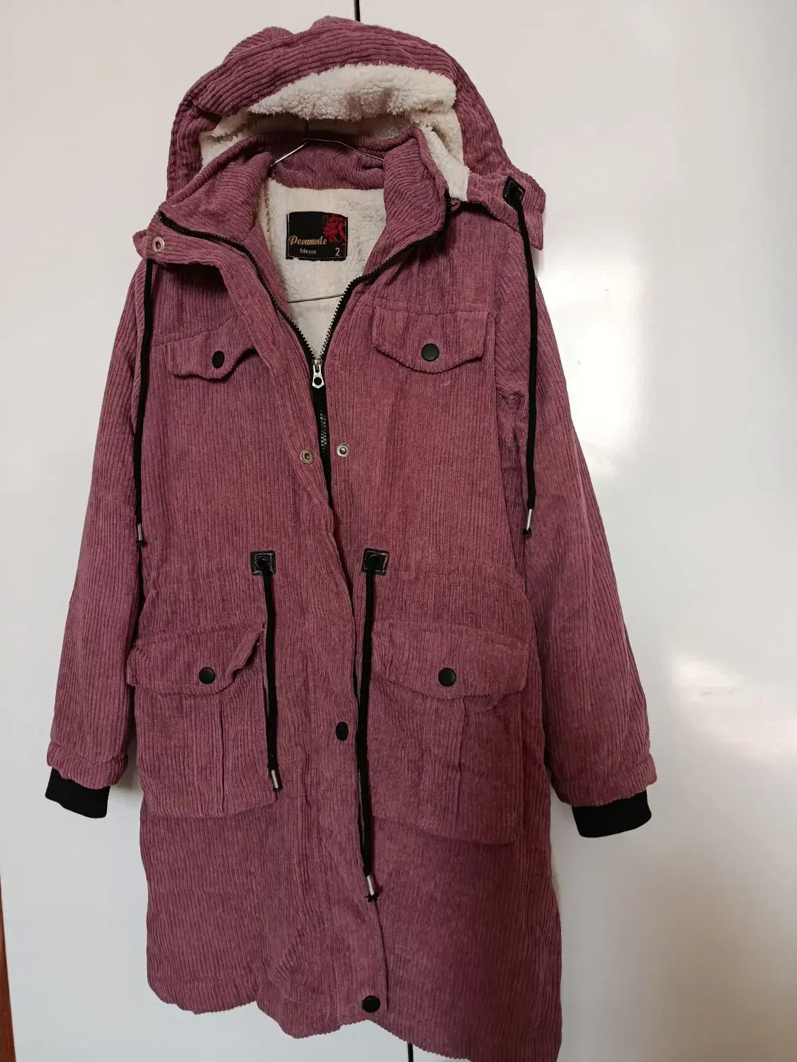 کاپشن|لباس|لنجان, |دیوار