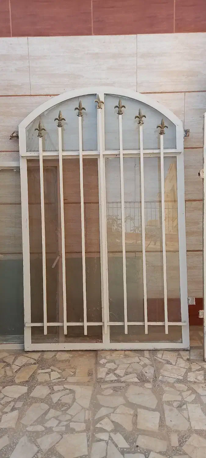 در و پنجره آهنی حفاظ دار|مصالح و تجهیزات ساختمان|برخوار, |دیوار