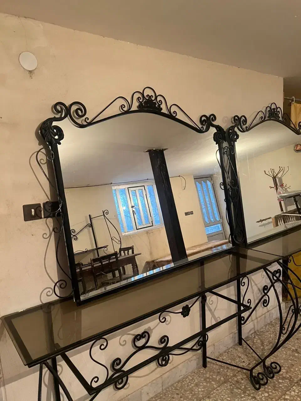 تخت ماساژ ،اپلاسیون ،مژه و آیینه کنسول|آرایشگاه و سالنهای زیبایی|شهمیرزاد, |دیوار