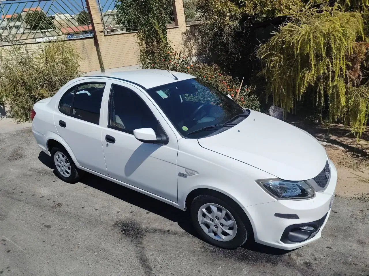 ساینا اس سفید ۲گانه کارخانه مدل۱۴۰۲|خودرو سواری و وانت|شیراز, تل حسینآباد|دیوار