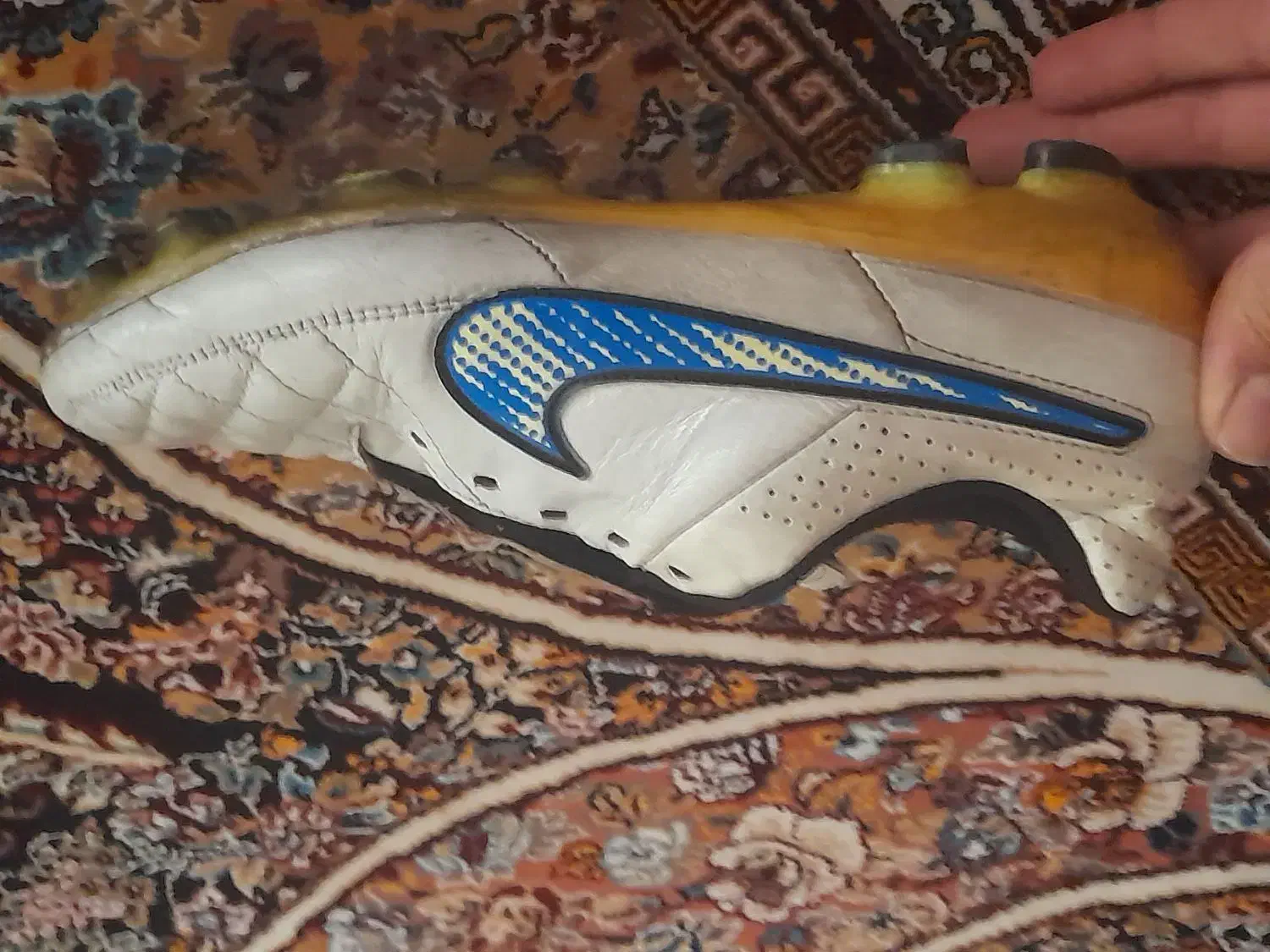 استوک|کیف، کفش، کمربند|قم, شهر قائم|دیوار