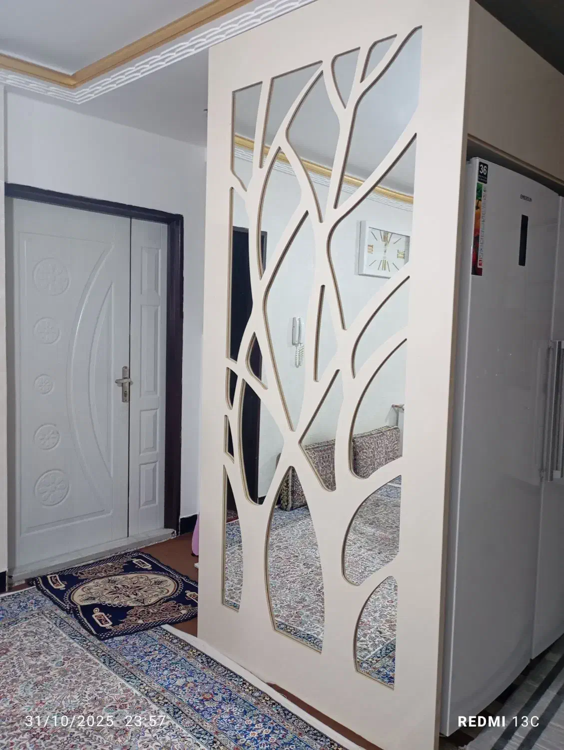 آینه سی ان سی|آینه|سنندج, |دیوار