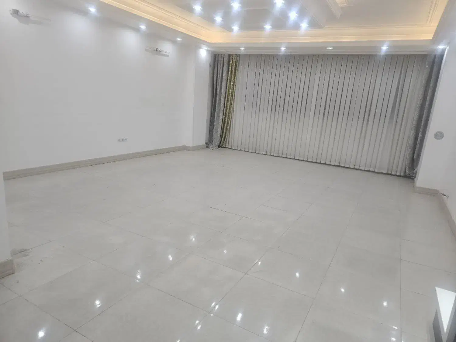 خانه سه طبقه در حکمت شمالی بر ۲۰ متری زیر قیمت|فروش خانه و ویلا|قم, حقیقت|دیوار