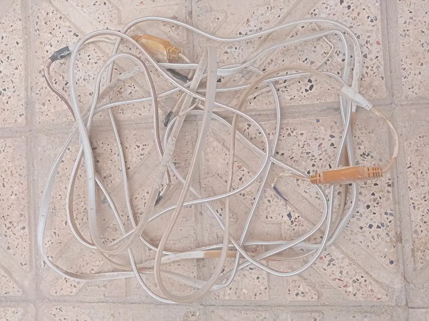 لامپ و چراغ لطفا ورق بزنید معاوضه دارم|لامپ و چراغ|مشهد, منزل آباد|دیوار