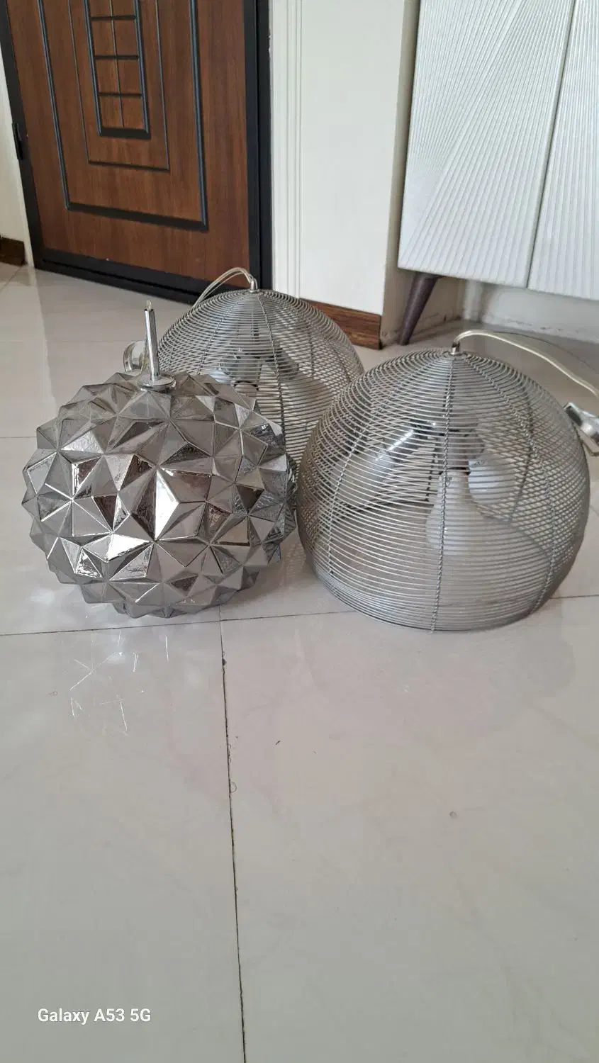 لوستر|لوستر و چراغ آویز|ری, سیزده آبان|دیوار