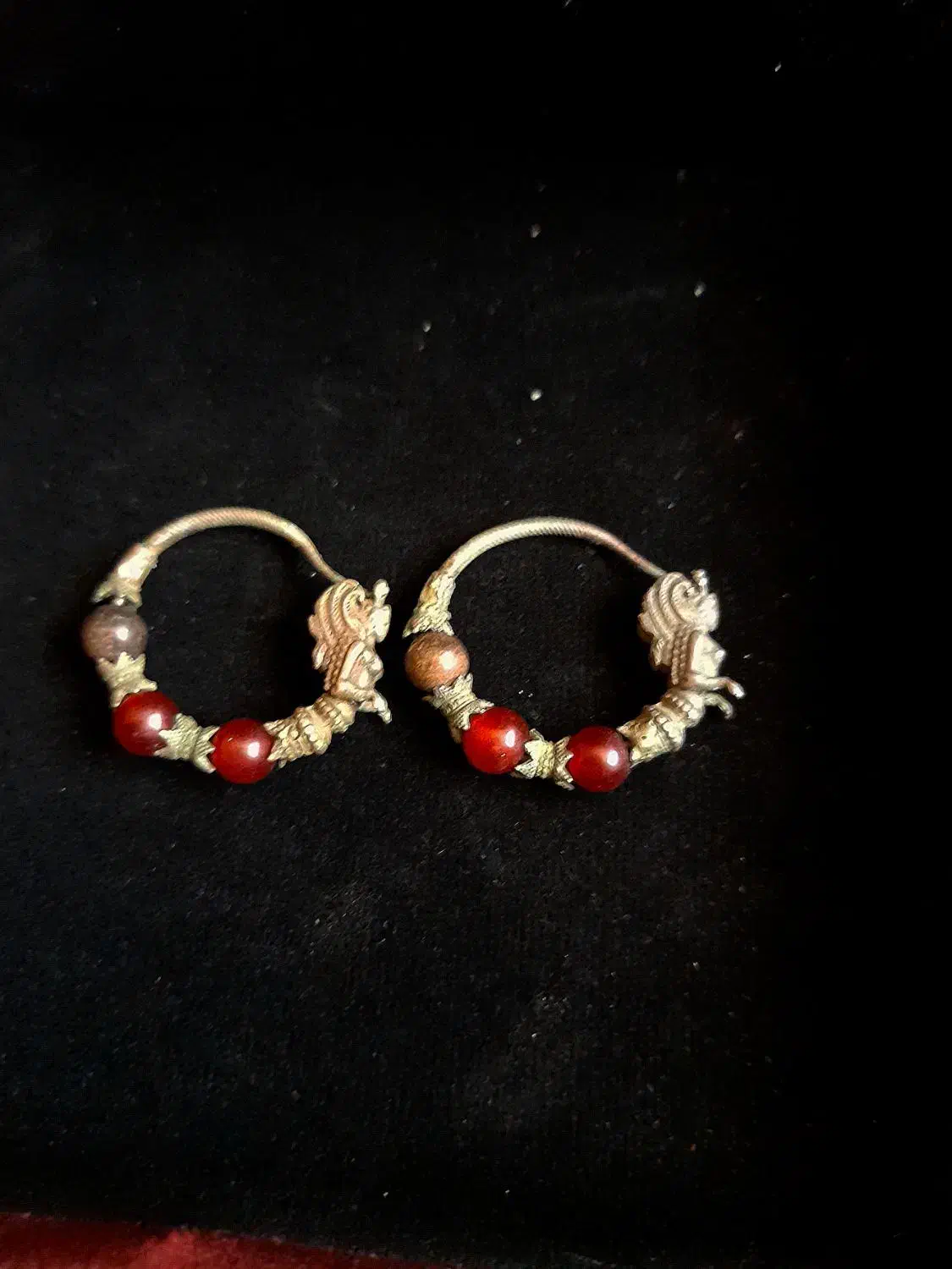 گوشواره نقره قدیمی|کلکسیون اشیاء عتیقه|رباط‌کریم, رباط‌کریم|دیوار