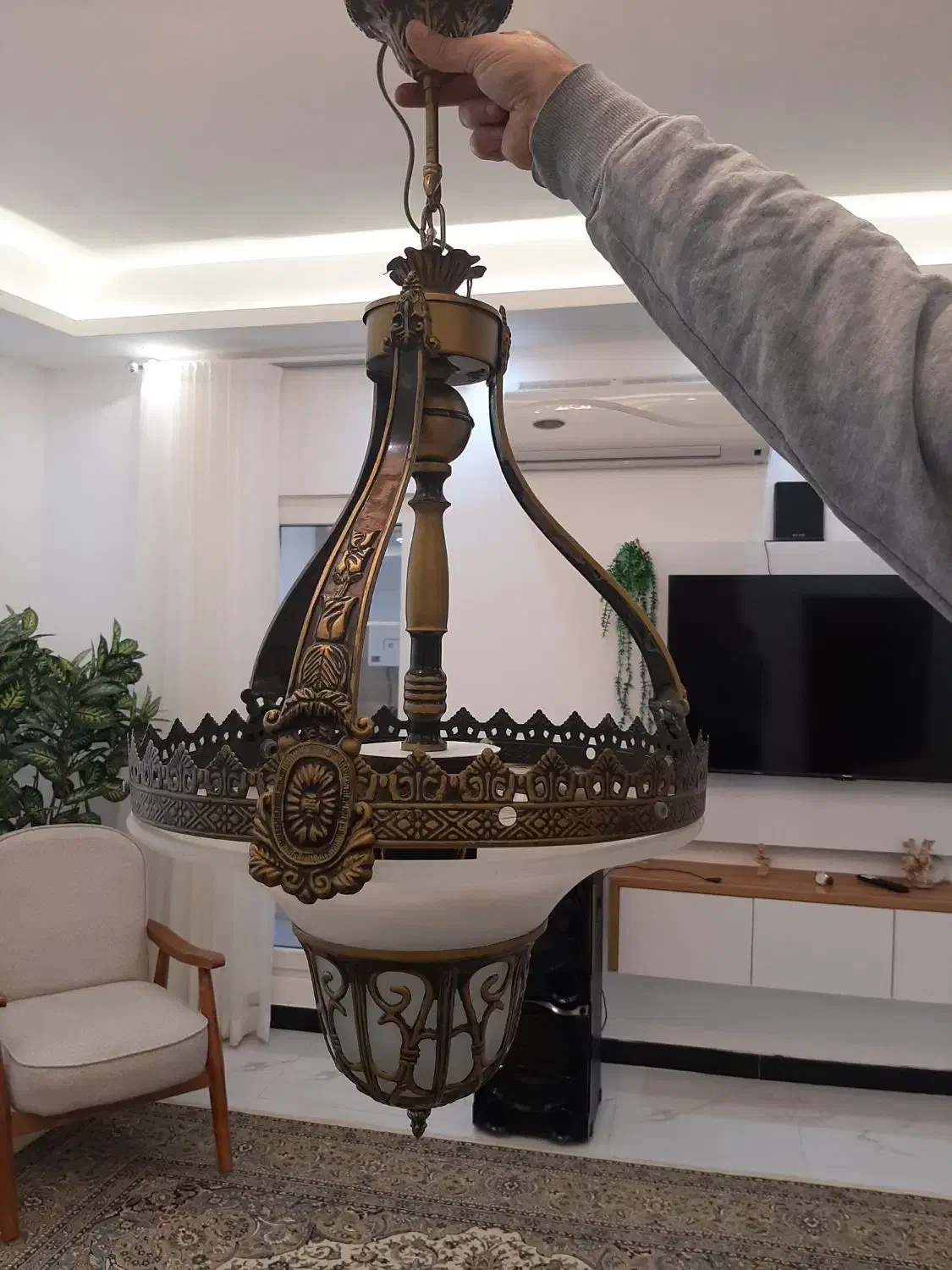 لوستر تک شاخه و دو عدد ۳ شاخه|لوستر و چراغ آویز|رشت, آزادگان|دیوار