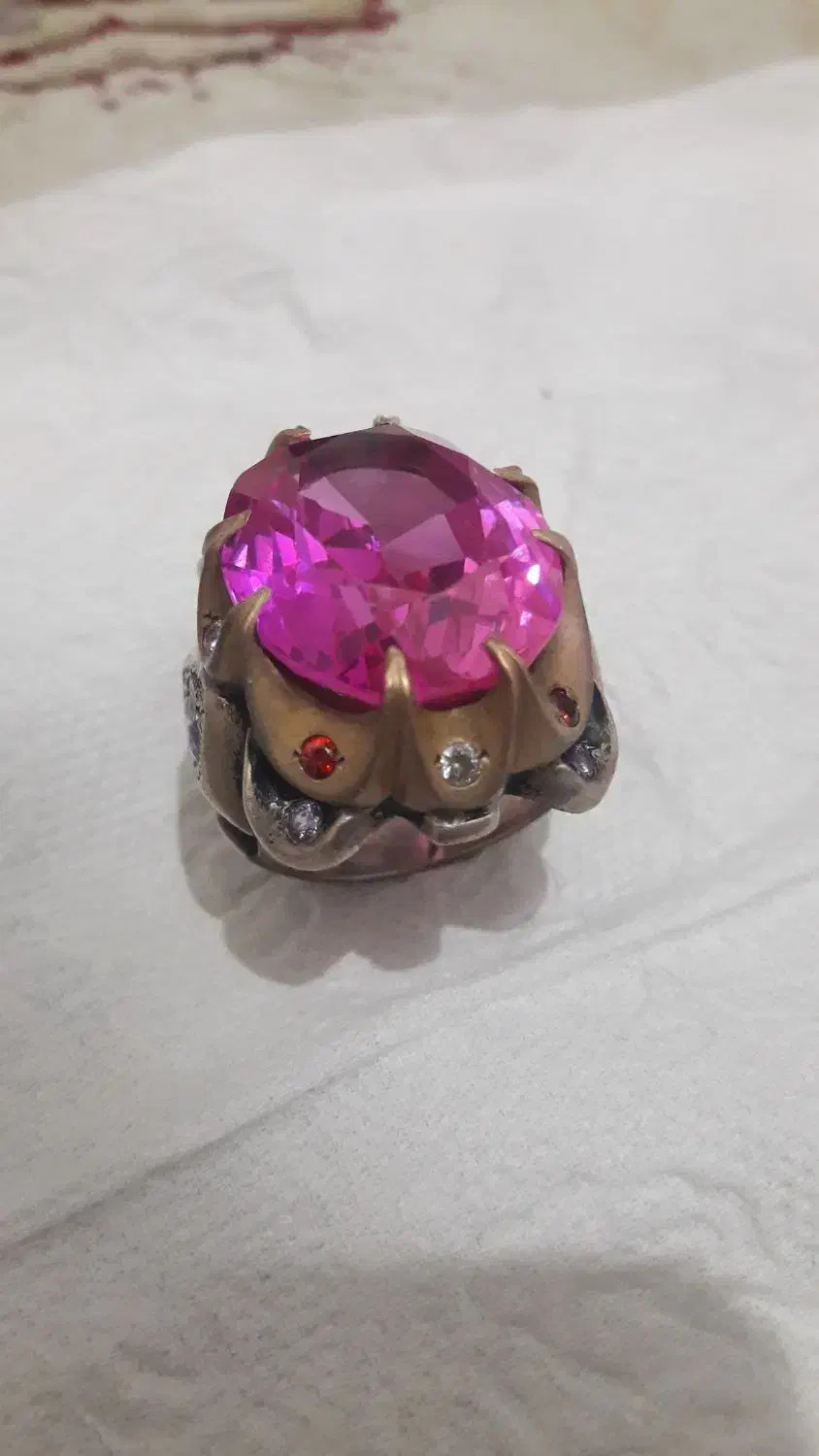 انگشتر یاقوت|جواهرات|اندیشه, اندیشه فاز ۳|دیوار