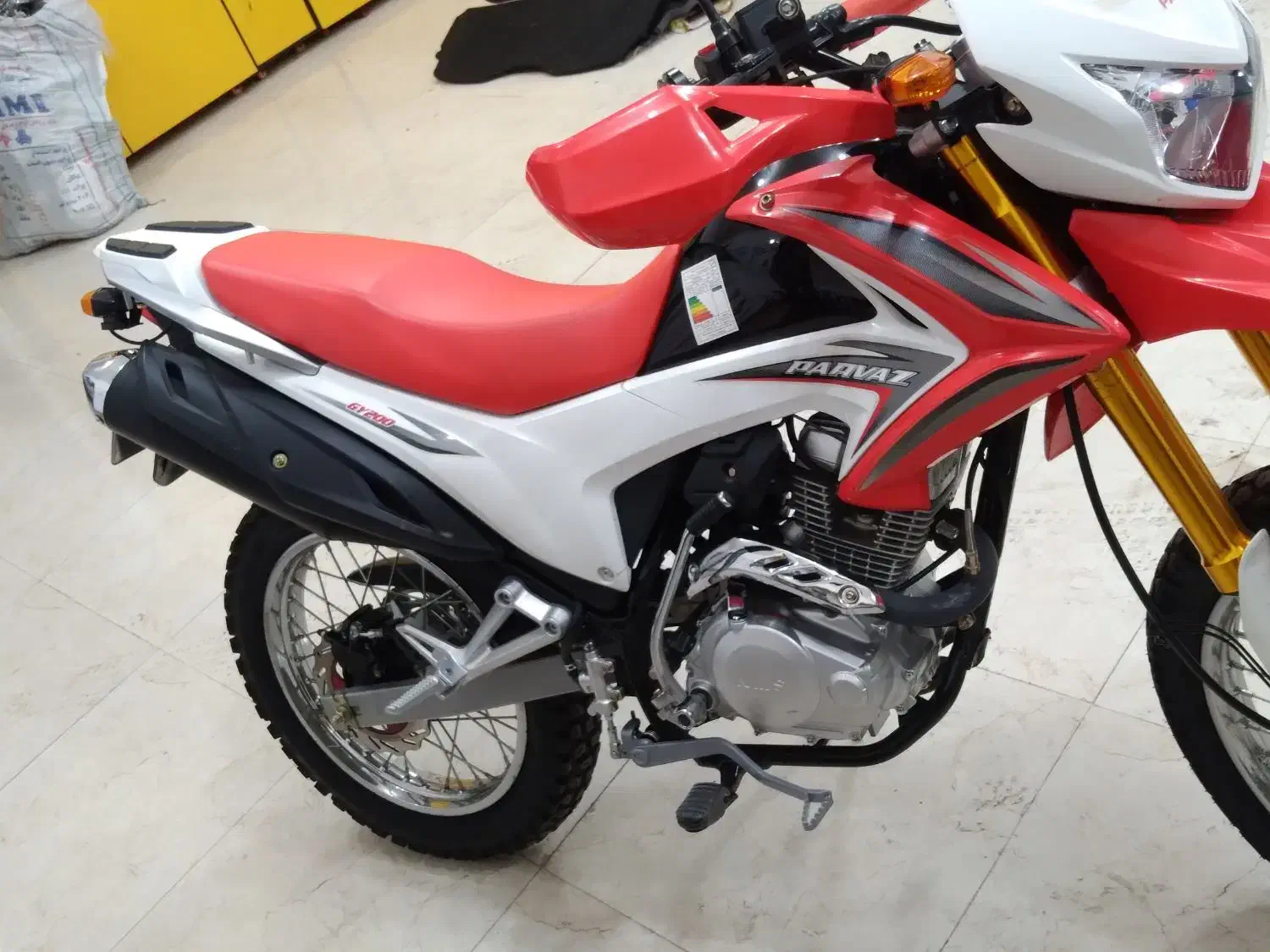 تیلر پرواز خشگ بدونه مشابه|موتورسیکلت|صومعه‌سرا, |دیوار