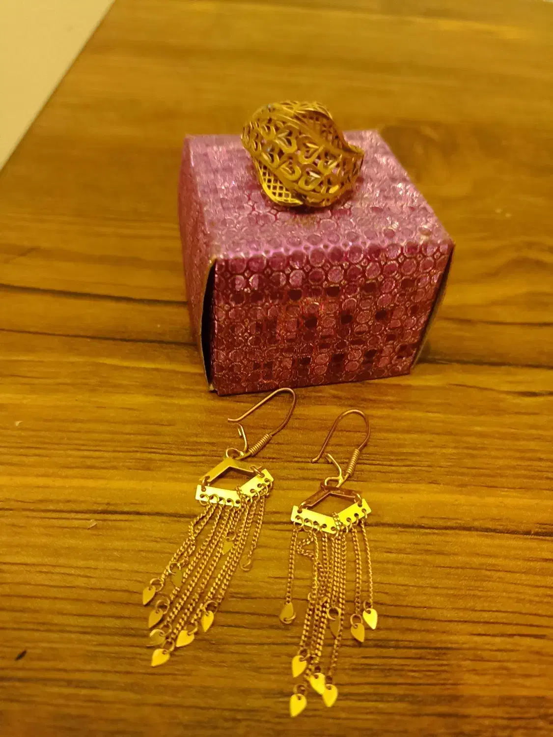 گوشواره و انگشتر طلا 200 بالای تابلو|جواهرات|بوشهر, |دیوار