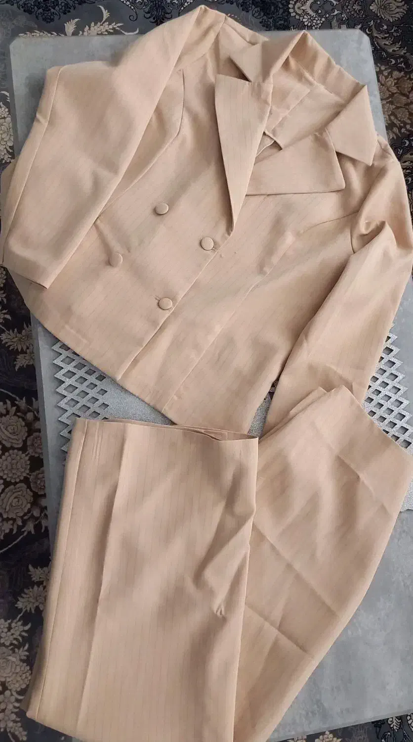 کت دامن|لباس|کبودرآهنگ, |دیوار