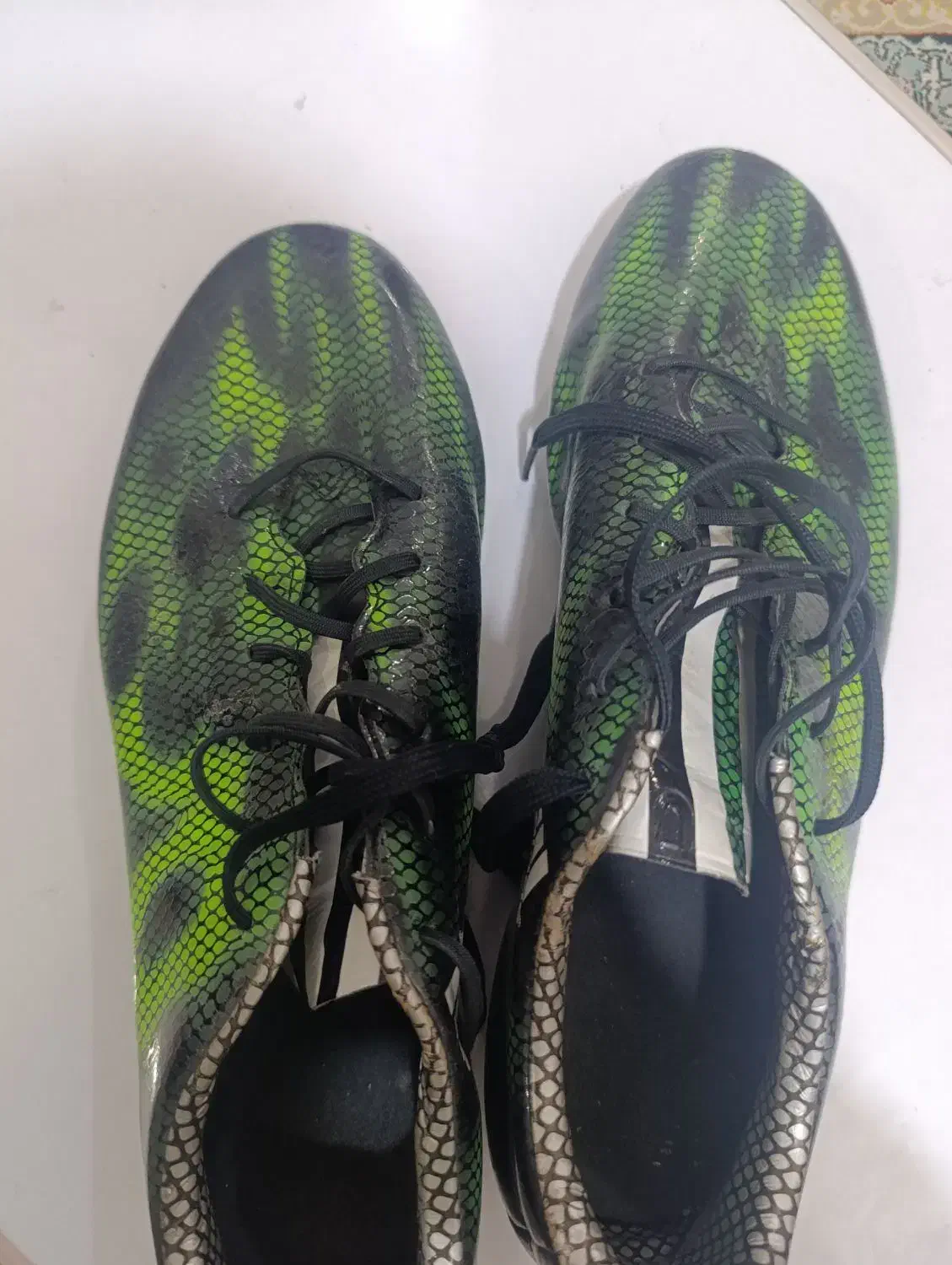 کفش|کیف، کفش، کمربند|سراوان, |دیوار