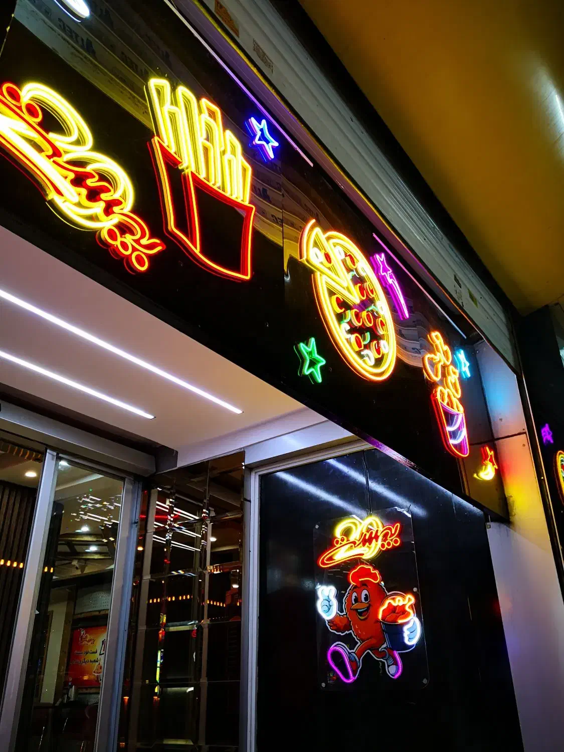 طراح وسازنده تابلو نئون فلکسی لایت باکس چلنیوم|خدمات پیشه و مهارت|کرج, فاز ۴ مهرشهر|دیوار