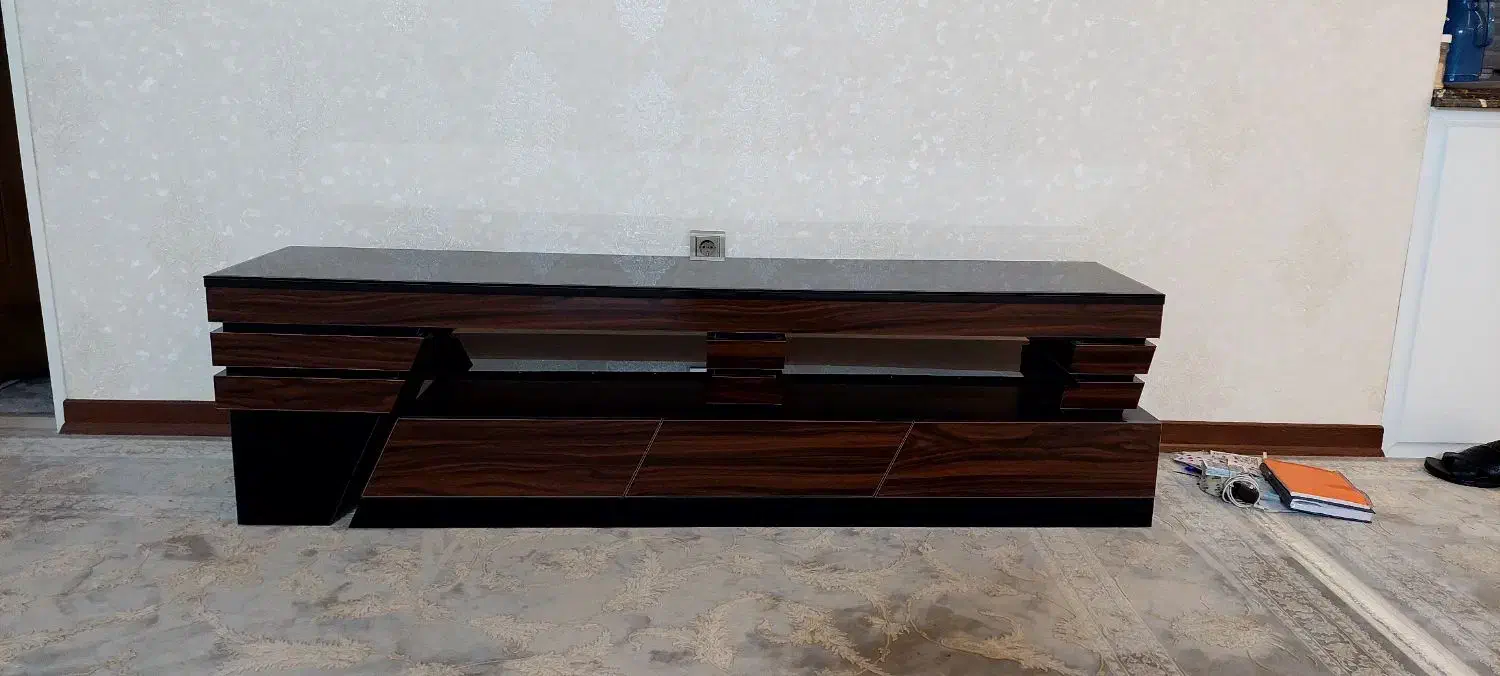 میز تلوزیون بسیار زیبا و کلاسیک|میز تلویزیون|قم, قلعه کامکار|دیوار