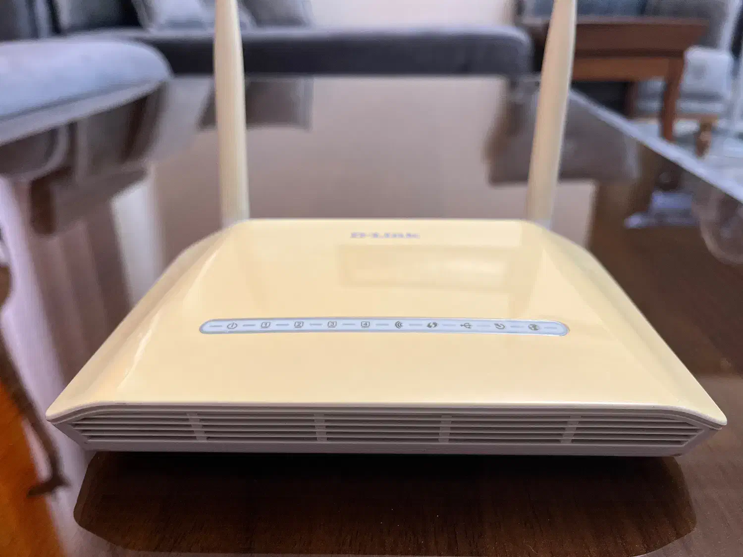 مودم روتر +ADSL2 و سوییچ پورت رومیزی|مودم و تجهیزات شبکه|تهران, جیحون|دیوار