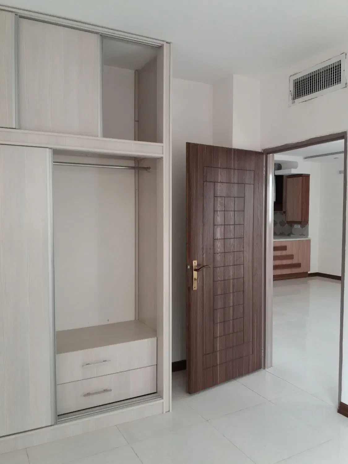 آپارتمان ۹۶ متر دو خوابه نوساز جنوبی وشمالی|فروش آپارتمان|اصفهان, قائمیه|دیوار