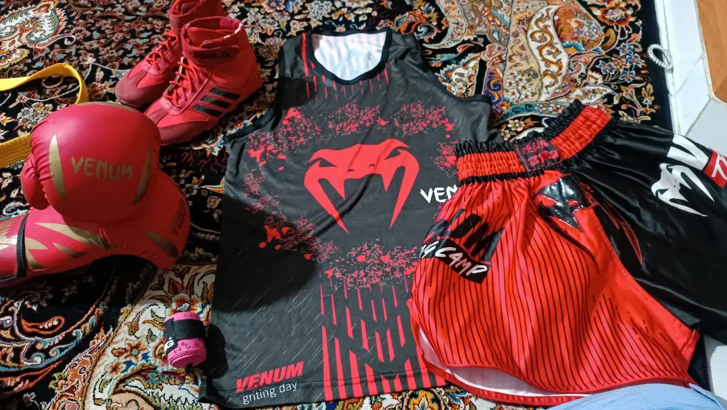 لباس بوکس وکفش ورزشی|تجهیزات ورزشی|فردیس, شهرک شهید حسینی|دیوار