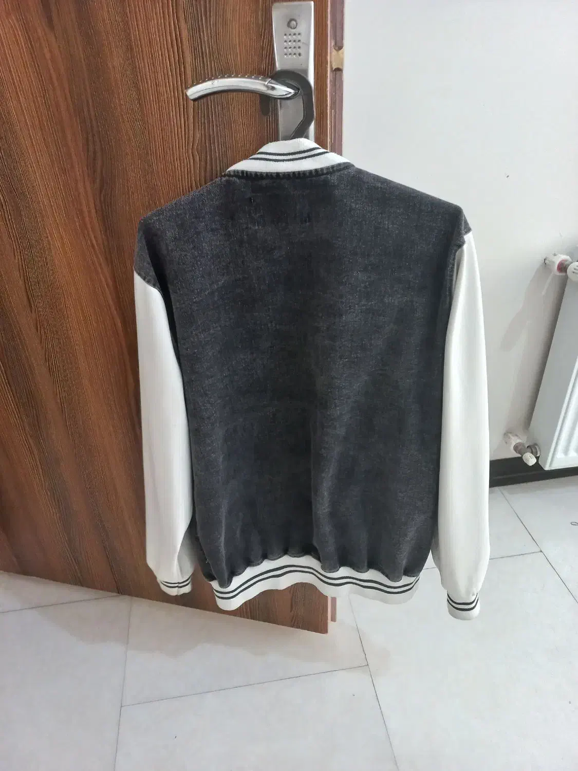 کاپشن|لباس|قدس, شهرقدس|دیوار