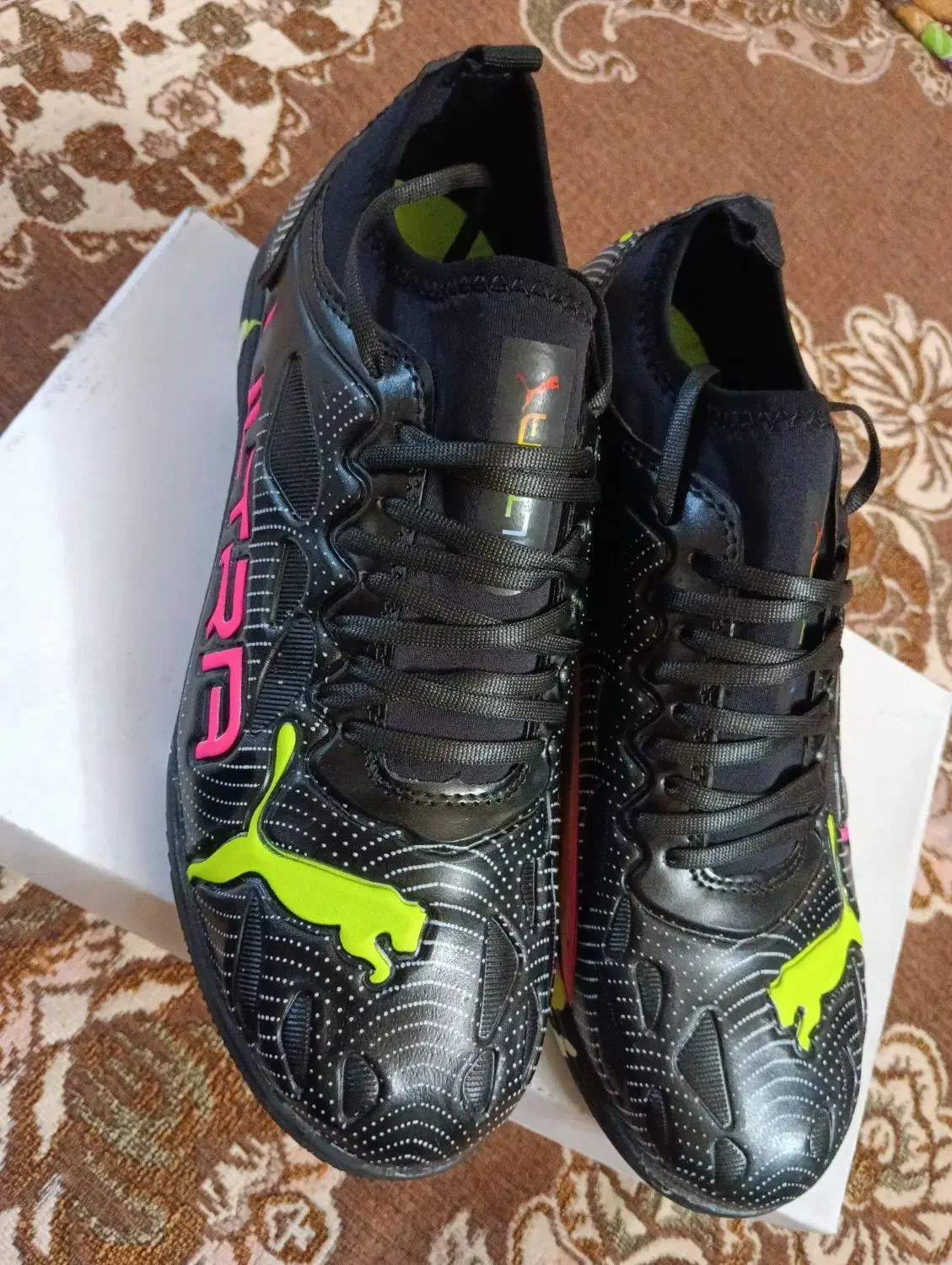 کفش فوتبالی|کیف، کفش، کمربند|قم, چهار مردان|دیوار