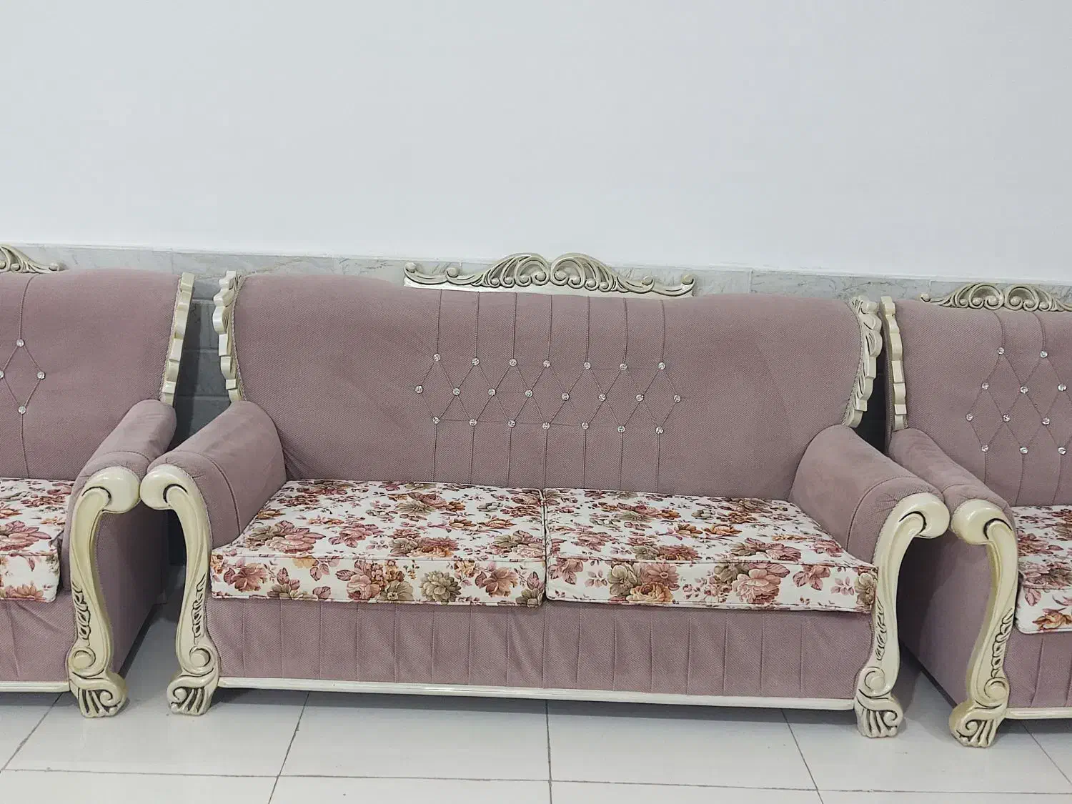 مبل راحتی|مبلمان خانگی و میز عسلی|قم, طلاب غیر ایرانی|دیوار