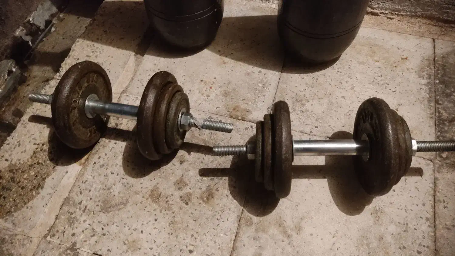 یک جفت میل باستانی... ودوعدد وزنه|تجهیزات ورزشی|تهران, دولاب|دیوار