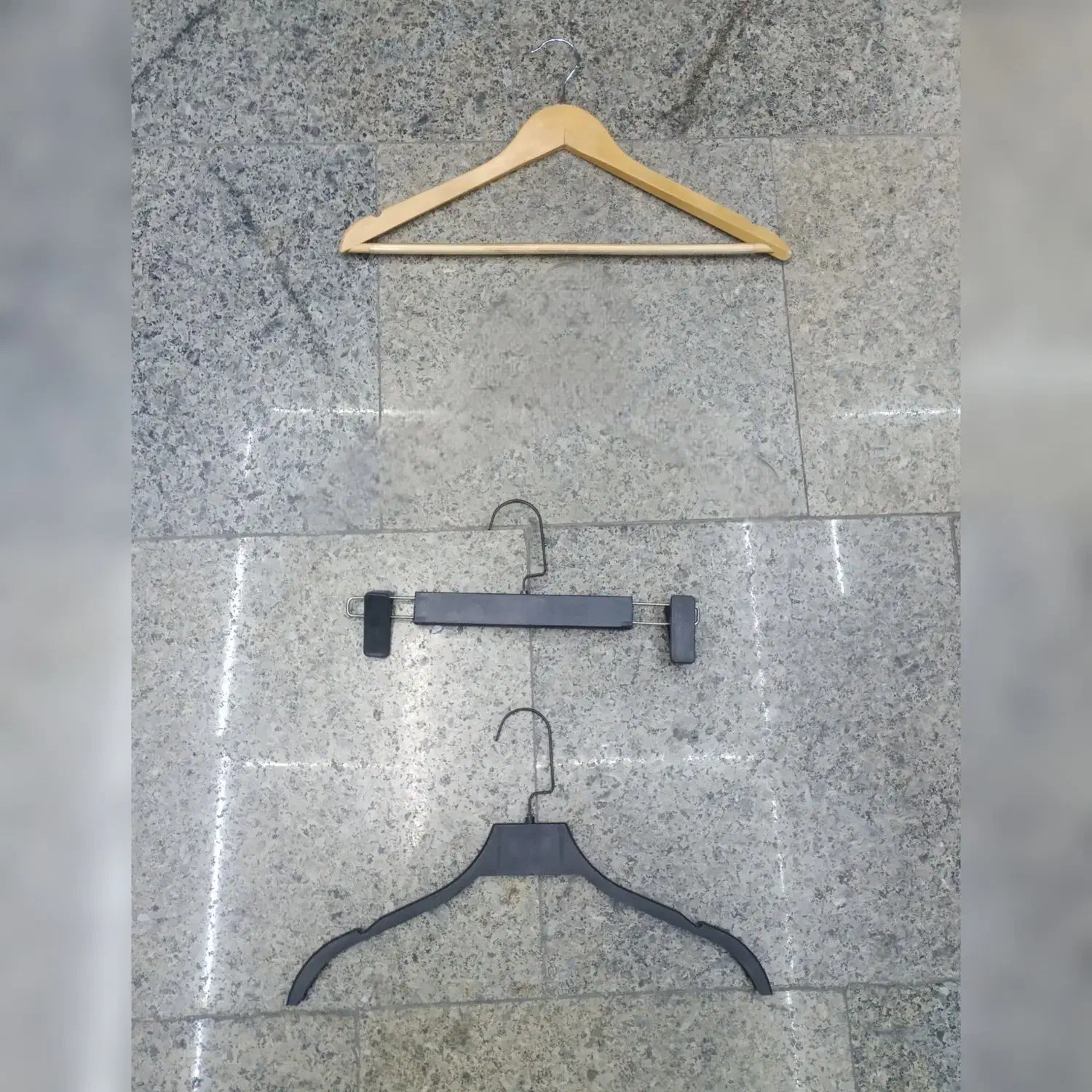 چوبکار چوبی چوبکار نازک و گیره شلوار|بندرخت و رختآویز|هشتگرد, شهرک گلها|دیوار