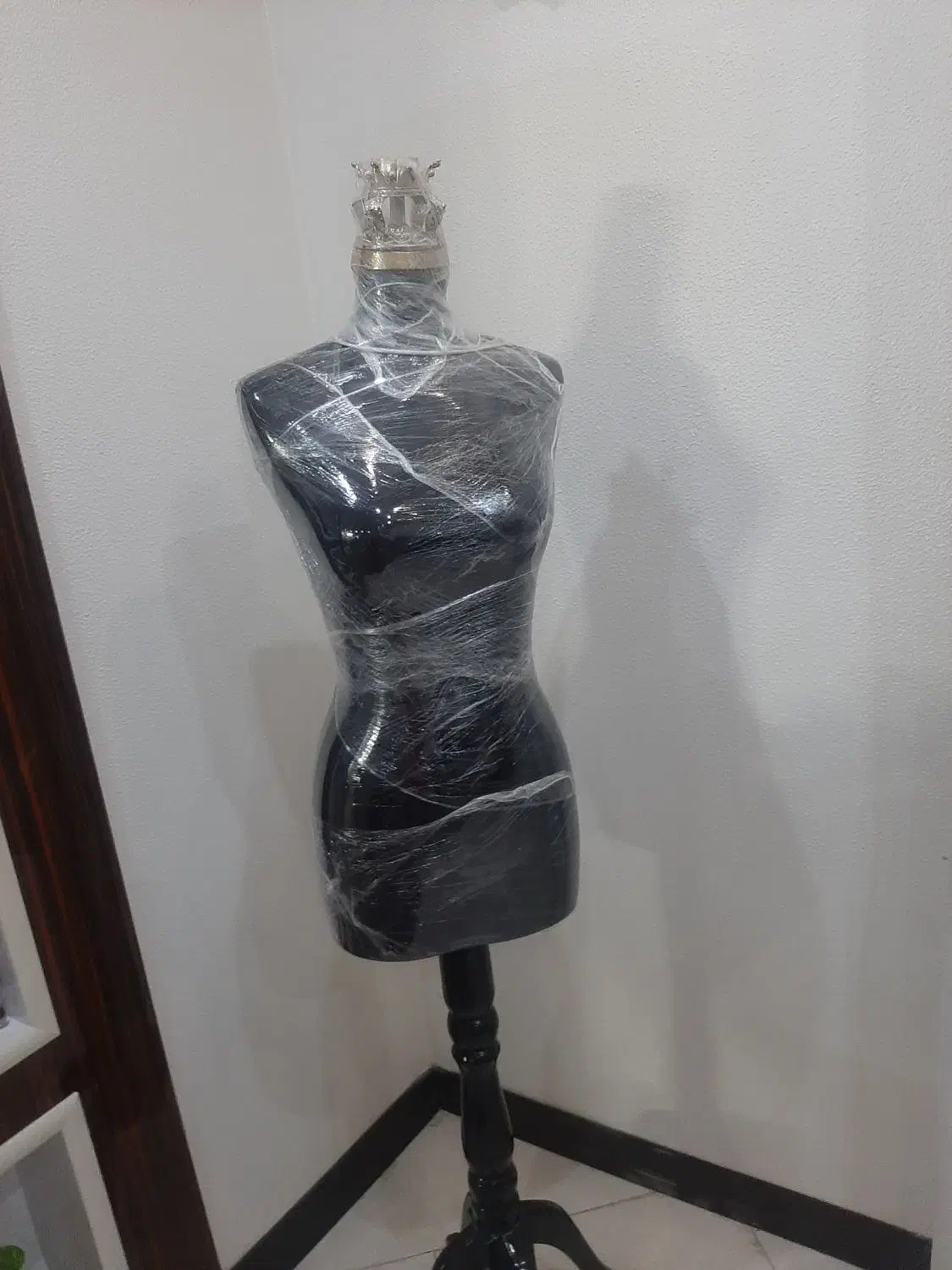 مانکن سوزنی درحدنو|لوازم خیاطی و بافتنی|شاهینشهر, دهخدا|دیوار