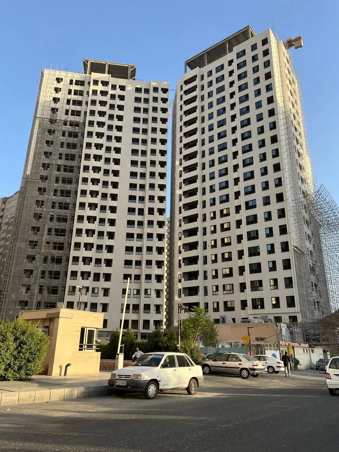 ۹۸ متر دو خواب برج شرکت نفت ، جنوبی|فروش آپارتمان|تهران, کوهک|دیوار