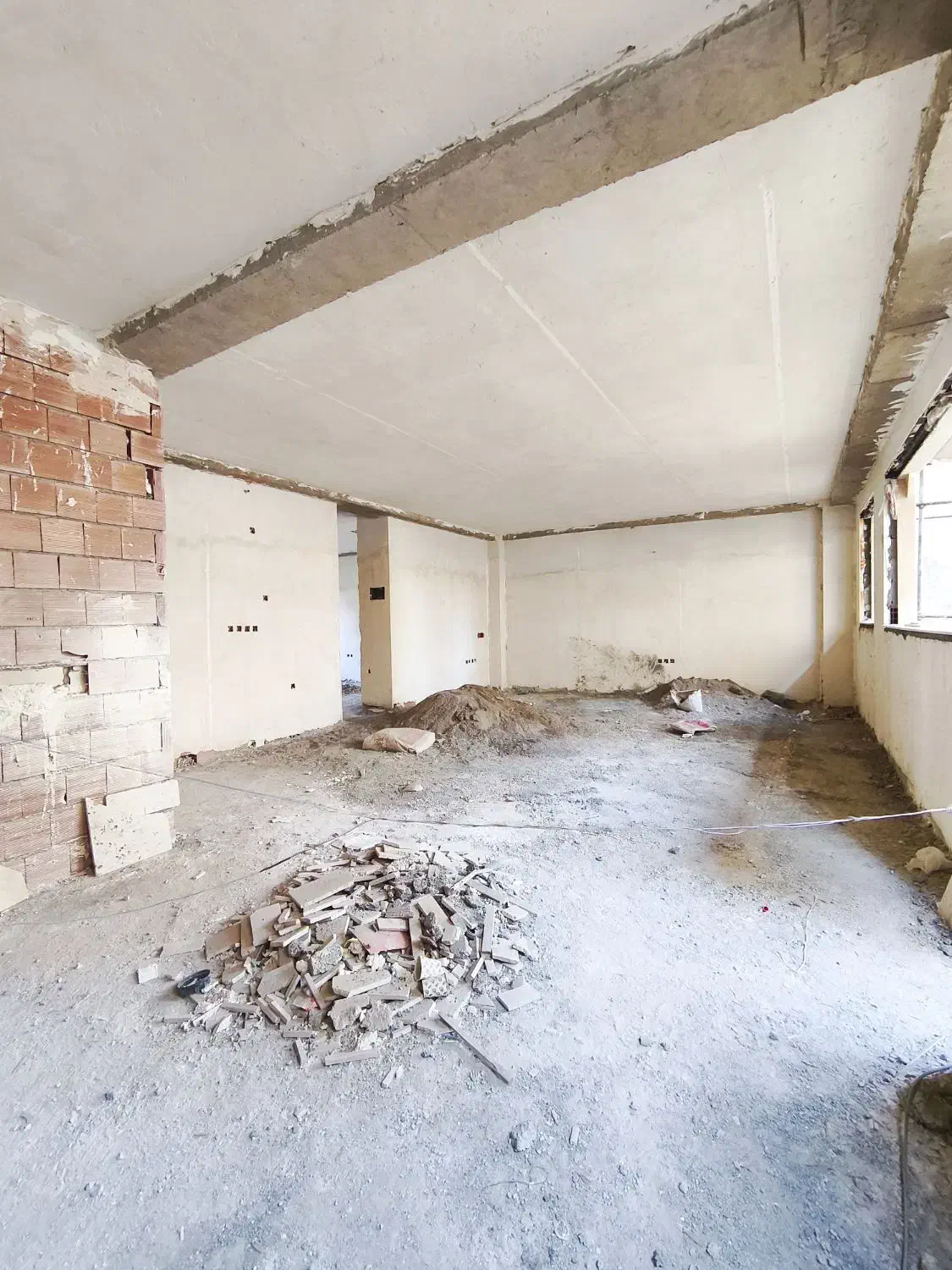 واحد 100متری/طبقه چهارم از 6/دو خواب / چهاراه سعدی|فروش آپارتمان|اردبیل, |دیوار