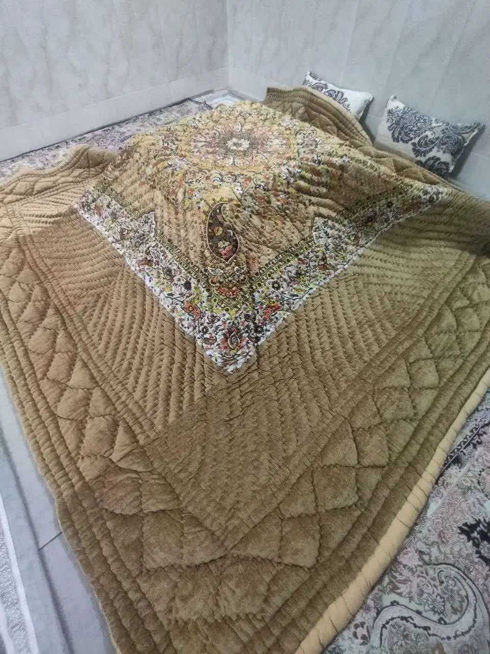 دوخت .تولید.فروش انواع لحاف کرسی|رختخواب، بالش، پتو|اراک, |دیوار