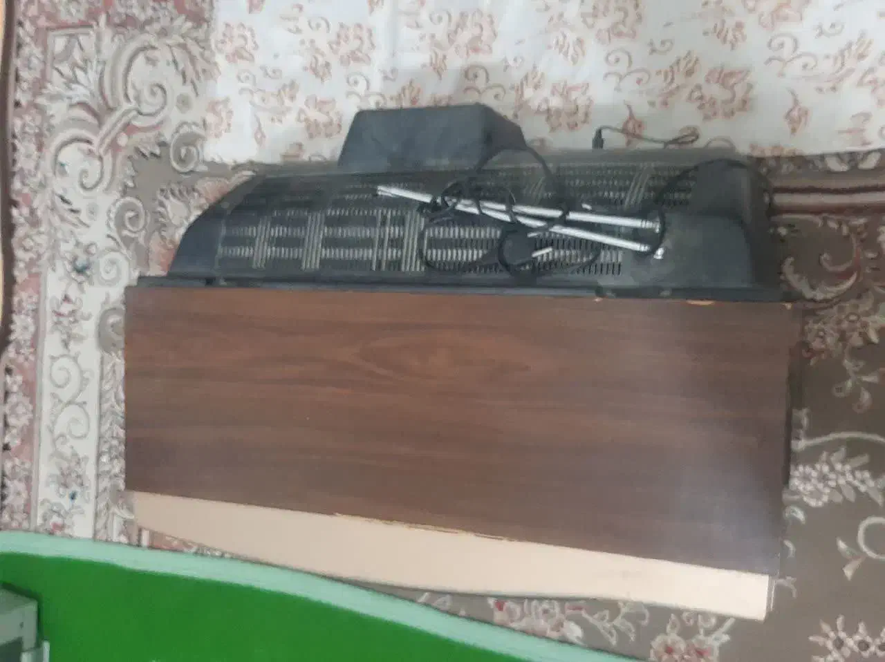 تلویزون قدیمی مهریز|تلویزیون و پروژکتور|مهریز, |دیوار