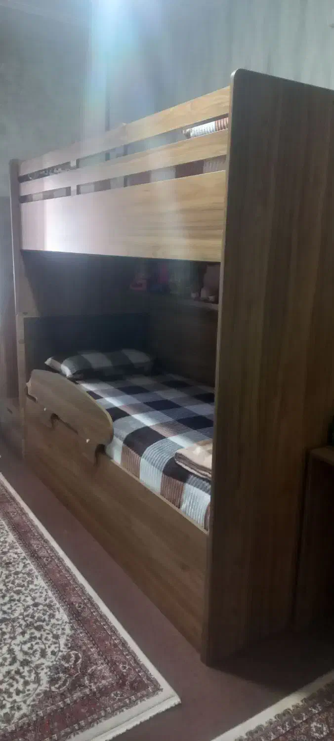 تخت دو طبقه مدل کاپریس برند آوید به همراه میزتحریر|تخت و سرویس خواب|همدان, |دیوار