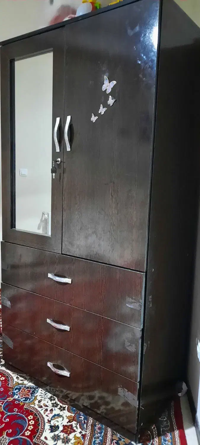 تخت وکمد جوان|تخت و سرویس خواب|صدرا-فارس, فاز ۱|دیوار