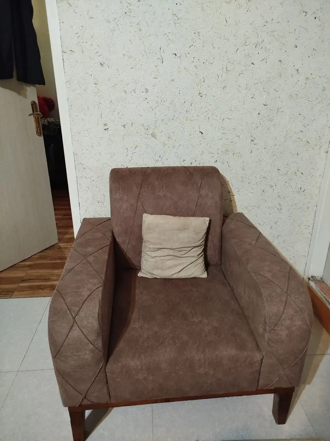 مبل راحتی برای استفاده منزل وکاملا سالم|مبلمان خانگی و میز عسلی|بندر انزلی, معلم|دیوار