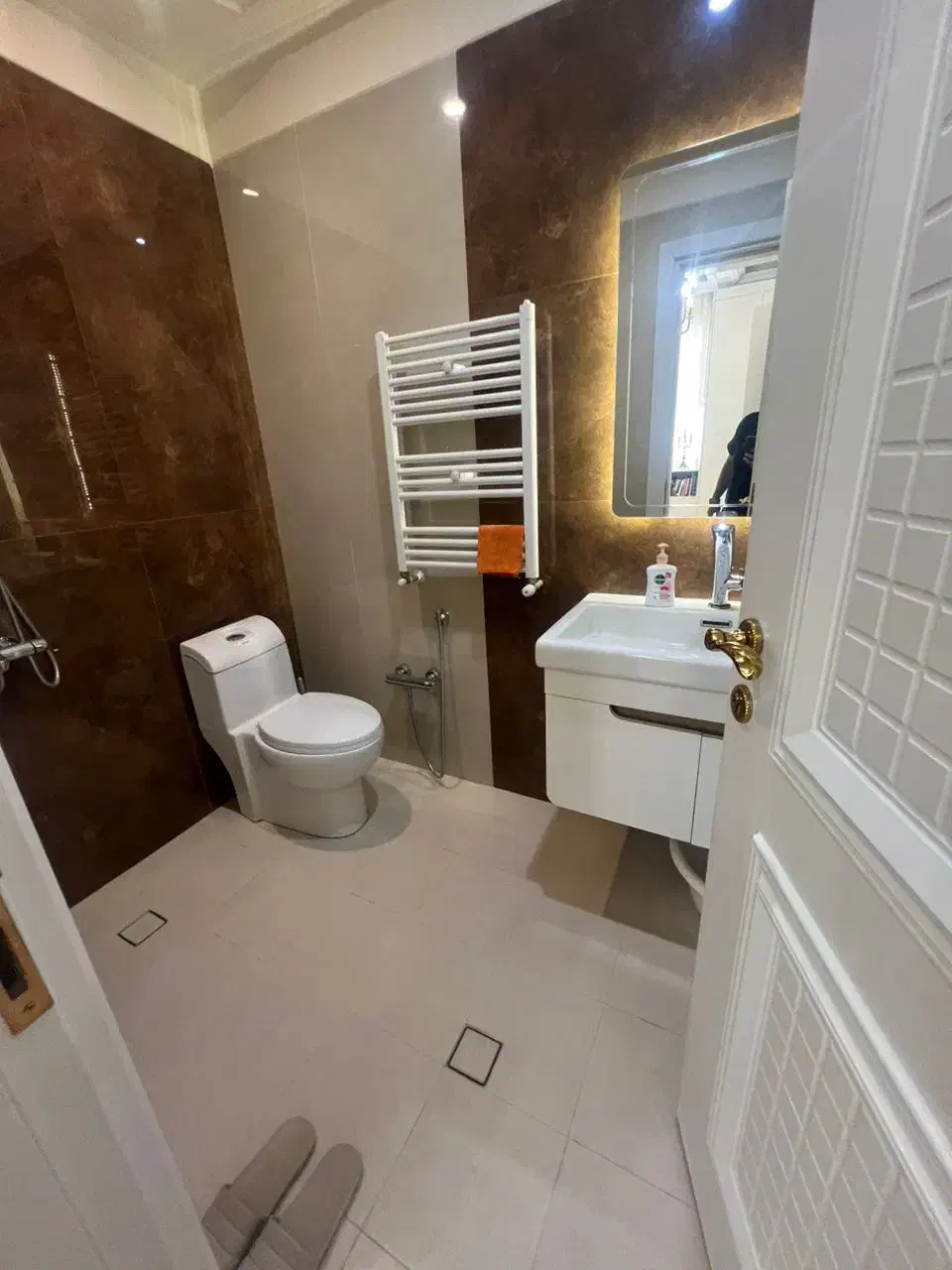 آپارتمان. الهیه 130متر دو خوابه