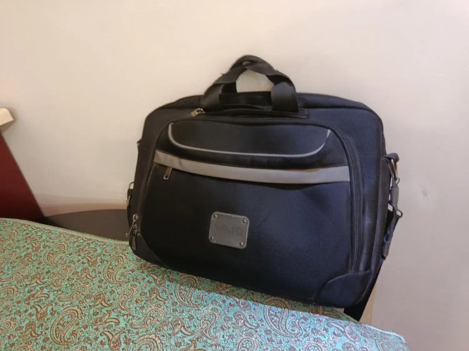 کیف|کیف، کفش، کمربند|قم, بنیاد|دیوار