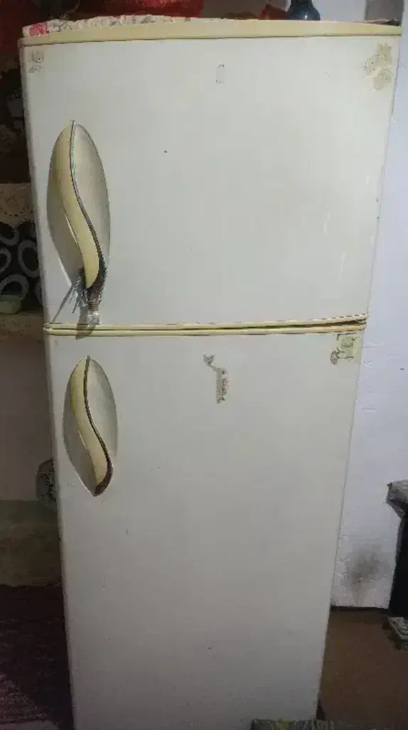 یخچال دو درب بالا فریزر پایین یخچال|یخچال و فریزر|مینودشت, |دیوار