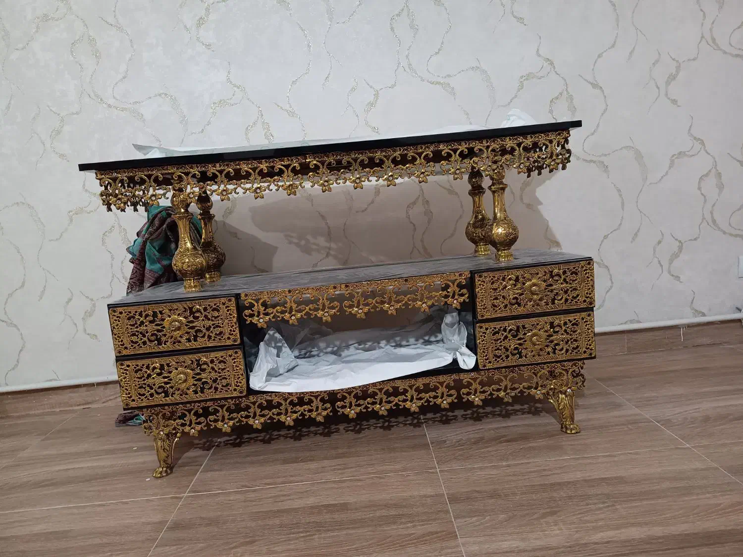 میز تلویزیون کاملا برنزی اصل.|میز تلویزیون|تبریز, |دیوار