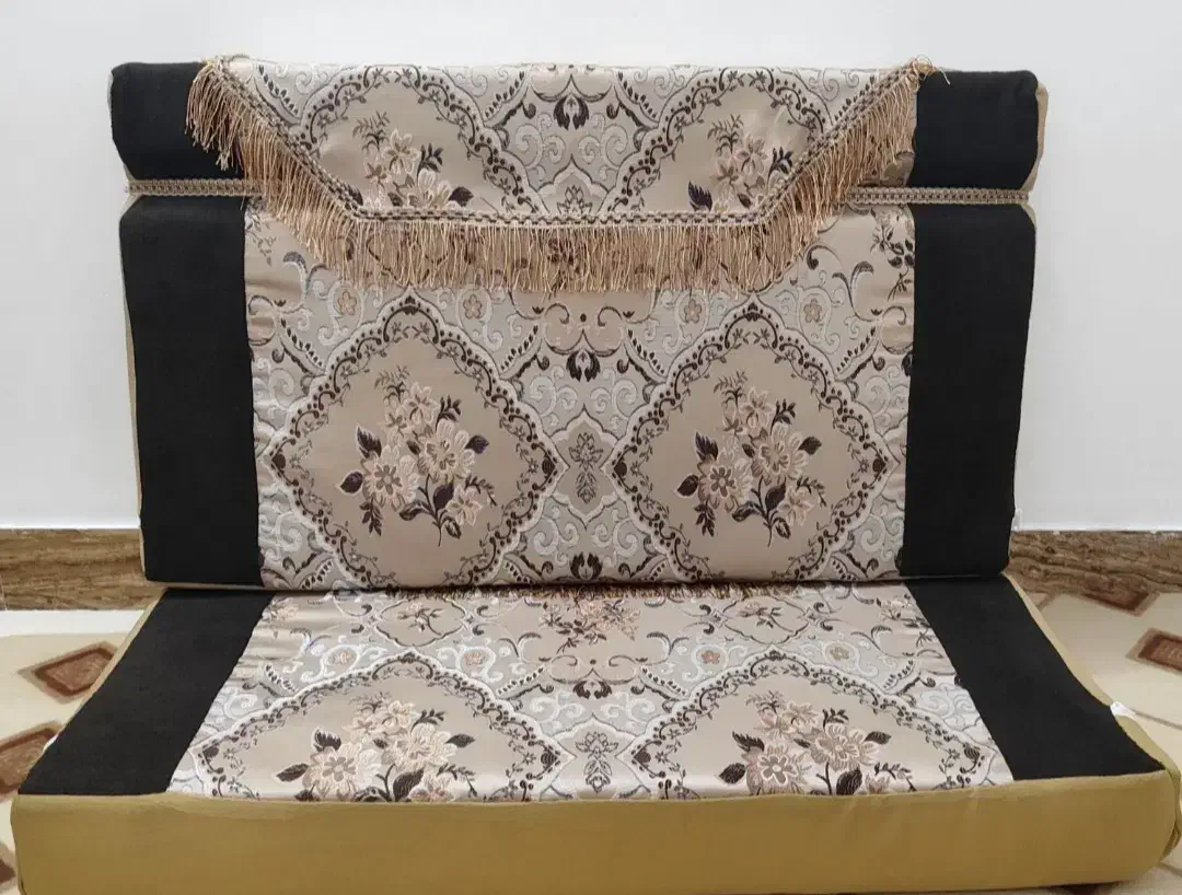 پشتی جفت|پشتی|نیشابور, هفده شهریور|دیوار