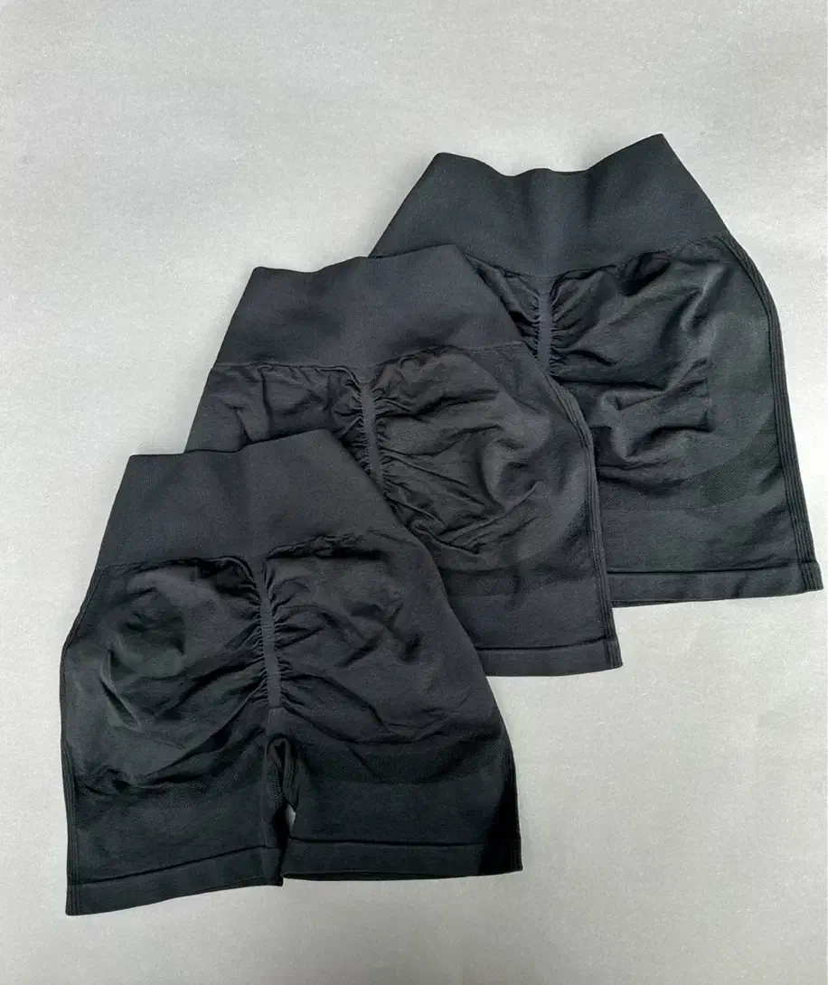 شورتک پشت چین|لباس|رشت, توشیبا|دیوار