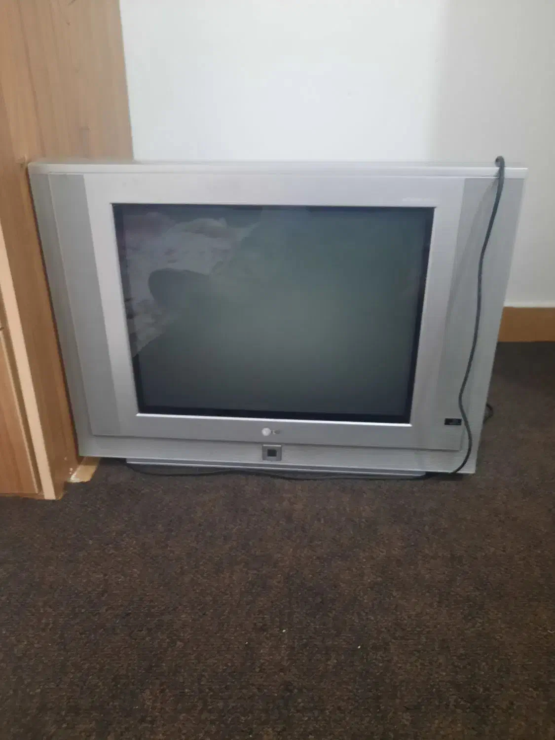 تلویزیون ۲۰ اینچ|تلویزیون و پروژکتور|بندر انزلی, معلم|دیوار