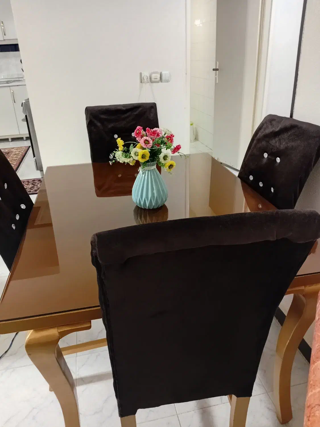 ناهار خوری چهار نفره در حد نو|میز و صندلی غذاخوری|شاهینشهر, عطار|دیوار